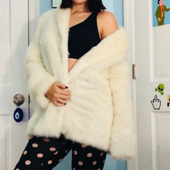 Marshmallow Fluff Faux Fur Coat - Picture 3 of 5